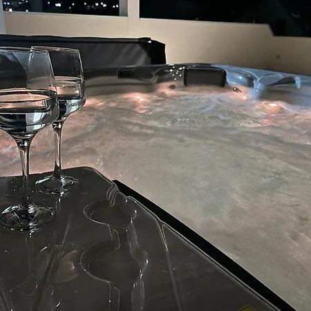 Apartment Olive Oasis Penthouse With Jacuzzi *