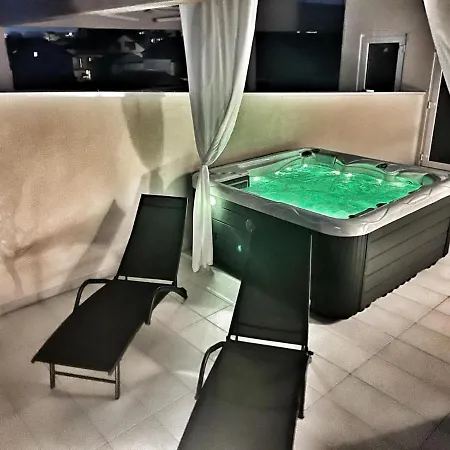 Olive Oasis Penthouse With Jacuzzi Apartment *