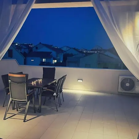Apartment Olive Oasis Penthouse With Jacuzzi Zadar