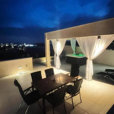 Olive Oasis Penthouse With Jacuzzi *